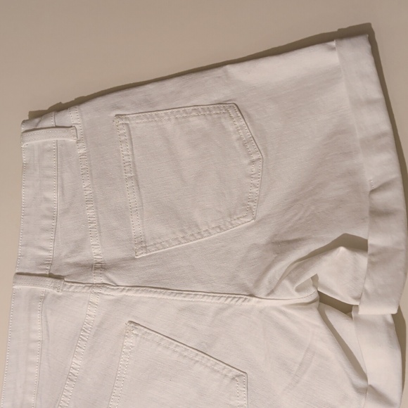LC Lauren Conrad White Cuffed Short, High Rise. Size 2 Women - Picture 6 of 11